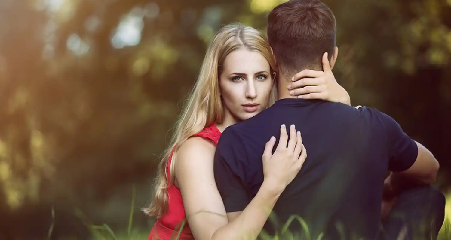 I genitori le offrono 7mila euro lei accetta e lascia il fidanzato