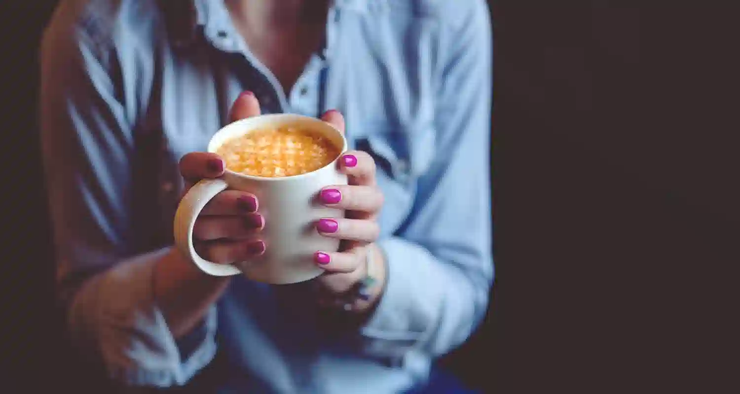 Come tieni il bicchiere Ecco il tuo carattere