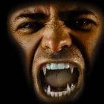 Media e vampiri moderni come film giochi e letteratura influenzano gli appassionati