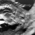 Luna Immagine di un antico Dio in un cratere