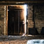 Acquistano casa ma scoprono che la scala principale si solleva