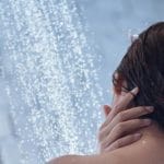 Prova un nuovo shampoo e diventa sorda per sempre