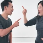 Vuole chiamare sua figlia come la ex e scoppia la polemica