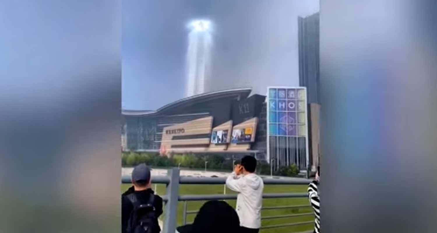 Una sorta di portale spaziotemporale appare in Cina