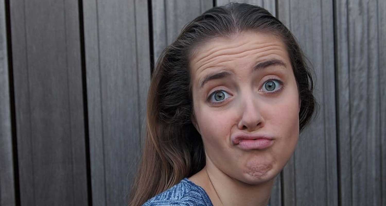 Aumentano i tic fra i giovani colpa dei social