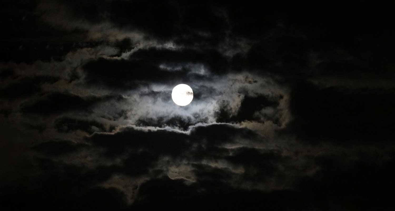 La luna si sta allontanando quali saranno le conseguenze