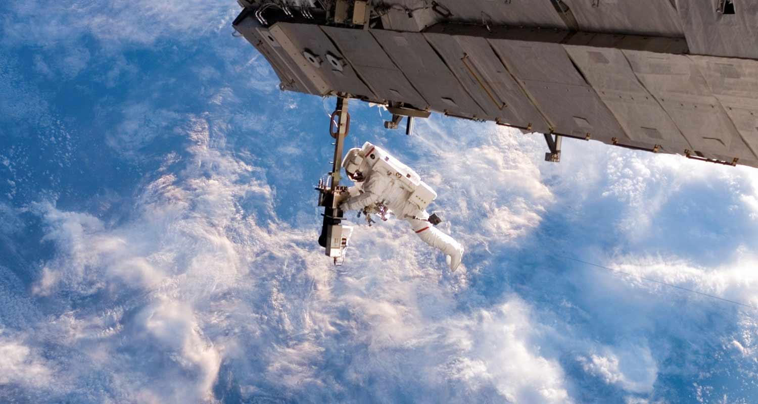 La ISS viene inseguita da un oggetto misterioso