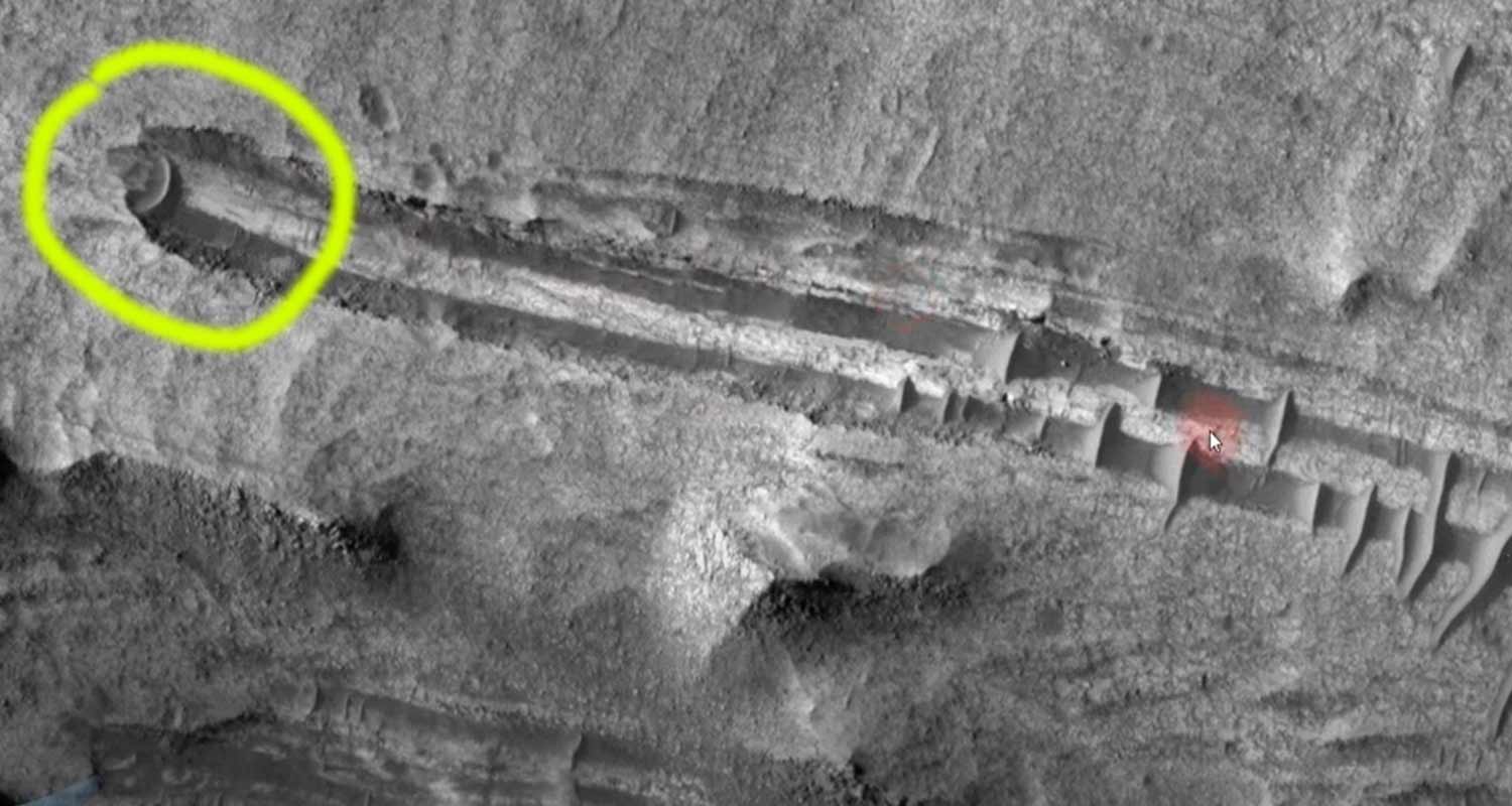 un un crash di un UFO sul suolo di Marte