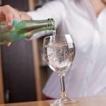 Bere acqua frizzante tutti i giorni fa male