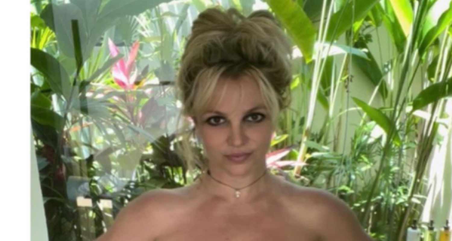 Britney Spears che continua a pubblicare foto in cui e nuda