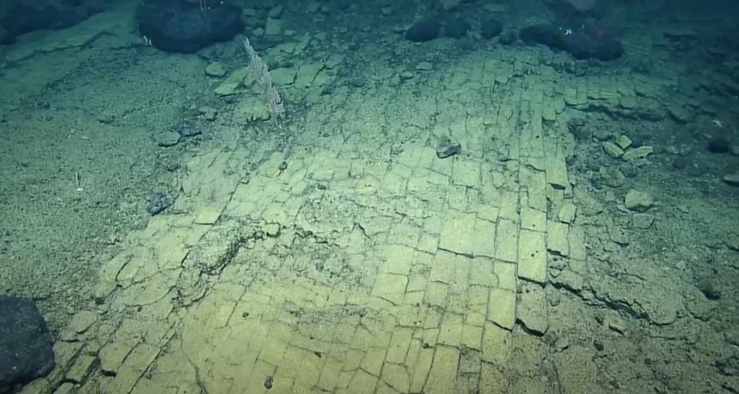 Una misteriosa strada scoperta in fondo a oceano pacifico