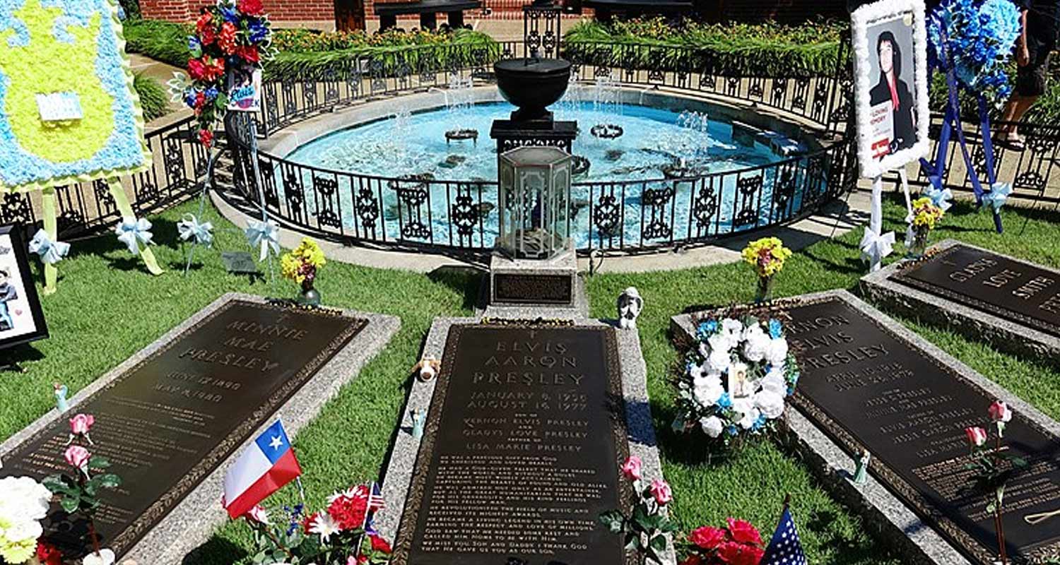 Priscilla Presley alimenta le voci dei teorici di Elvis