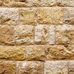 un misterioso muro di 250 km su Marte