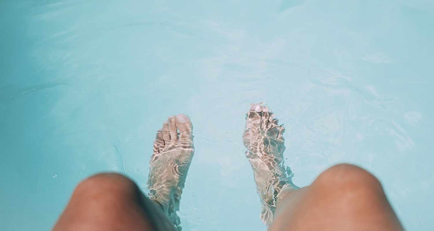 Il datore di lavoro organizza piscina e cocktail per i dipendenti