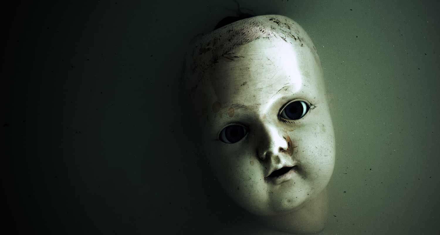 La famiglia non va piu a trovarlo perche ha una bambola demoniaca