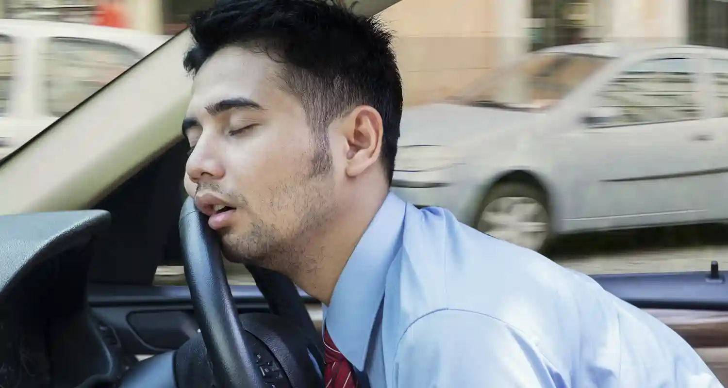 Si addormenta al volante e prosegue per 25 chilometri