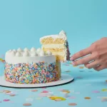 Invia un curriculum su una torta alla Nike per essere assunta