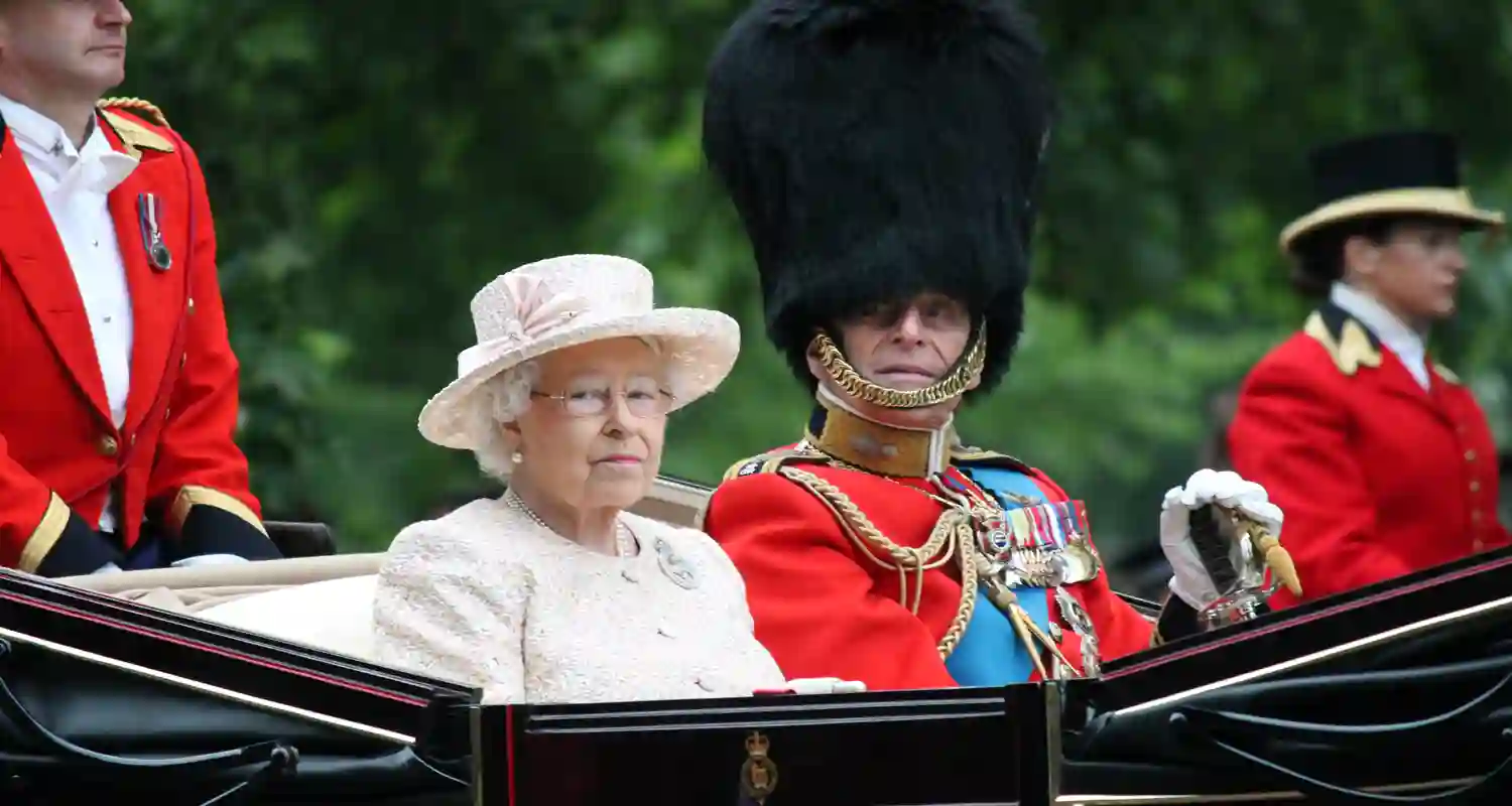 Le teorie sulla morte della famiglia reale inglese impazzano sul web