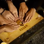 Tavola Ouija come funziona e le teorie su chi la muove
