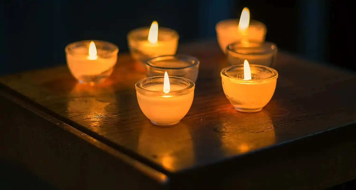 Come tenere accesa una candela tutto il giorno e risparmiare