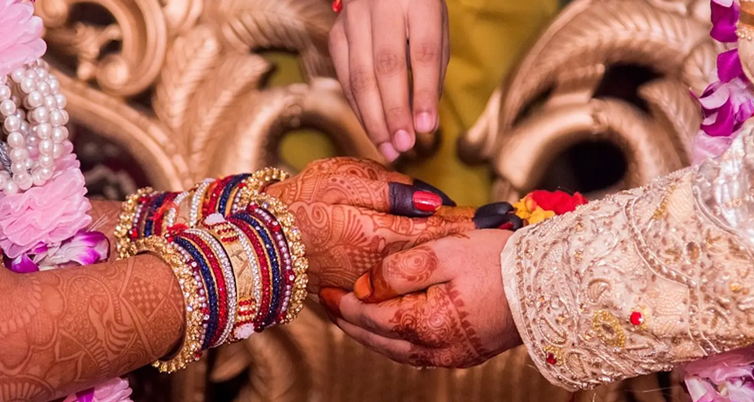 Insegnante cambia sesso per sposare un suo studente