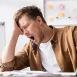 Il lavoro troppo noioso fa causa alla sua azienda