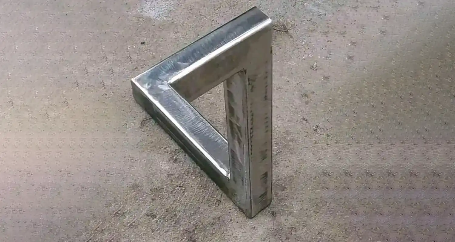 Il triangolo di Penrose un oggetto che non esiste