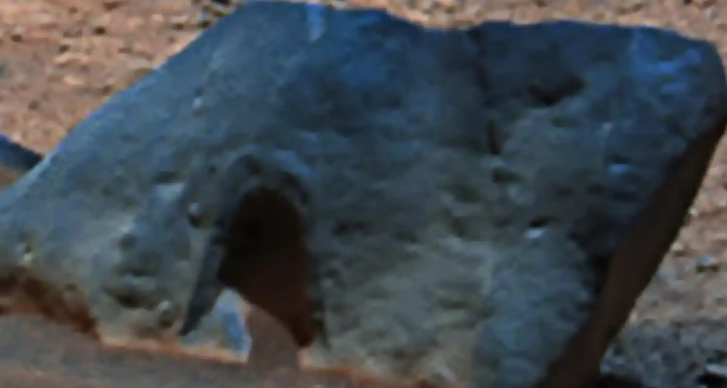 una porta sulla superficie di Marte