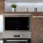 Come pulire il forno a microonde dallo sporco