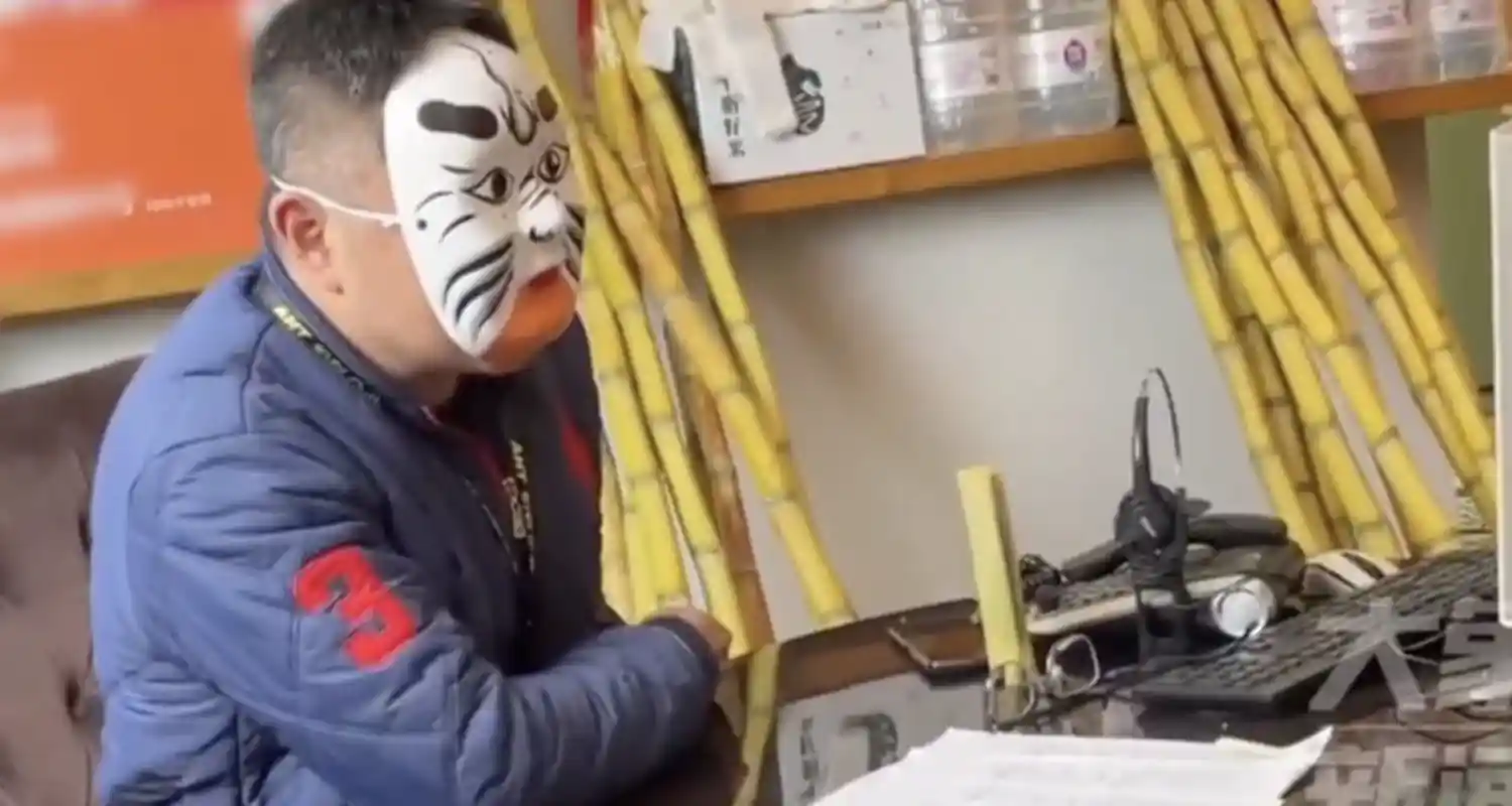 Cina Si fanno assunzioni con una maschera per evitare discriminazioni