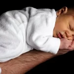Mamma vieta ai nonni di cambiare il figlio per la privacy