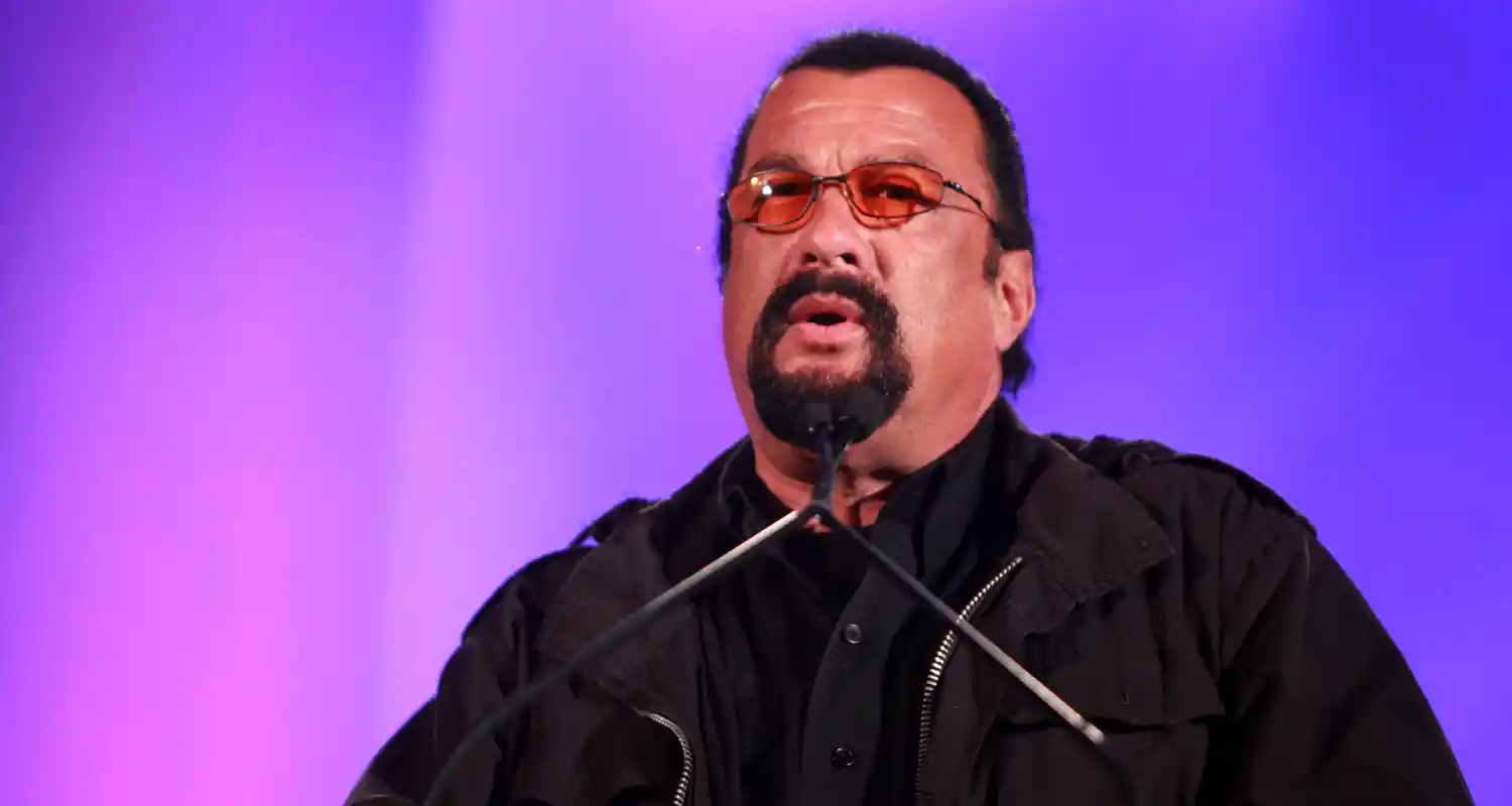 Steven Seagal premiato da Vladimir Putin ordine amicizia