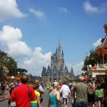 Rissa tra due famiglie per una foto al parco Disney in Florida