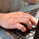 Condivide le immagini della ex fidanzata oltre 1 miliardo di multa