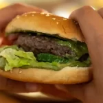 Scoppia una lite per la salsa delle patatine e finisce in tragedia