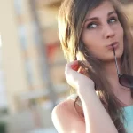 La Generazione Z contro i Millenial non sapete usare gli occhiali da sole