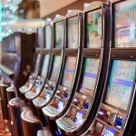 Vince 42 milioni alle slot machine ma il Casino gli offre una cena