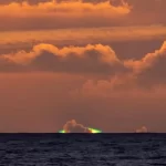 Lo strano lampo verde durante un tramonto diventa virale sul web