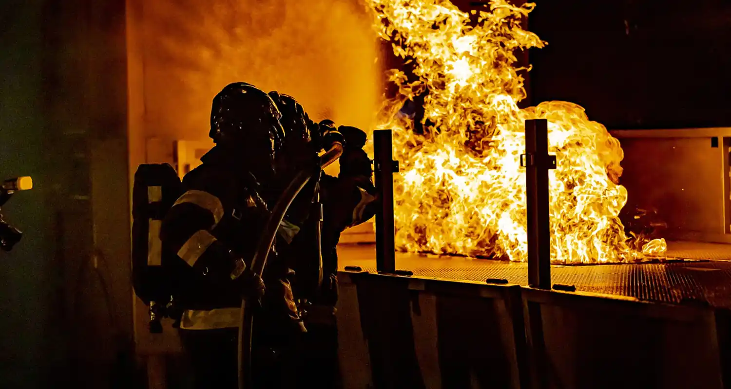Separati A lei tocca la casa ma il marito la incendia