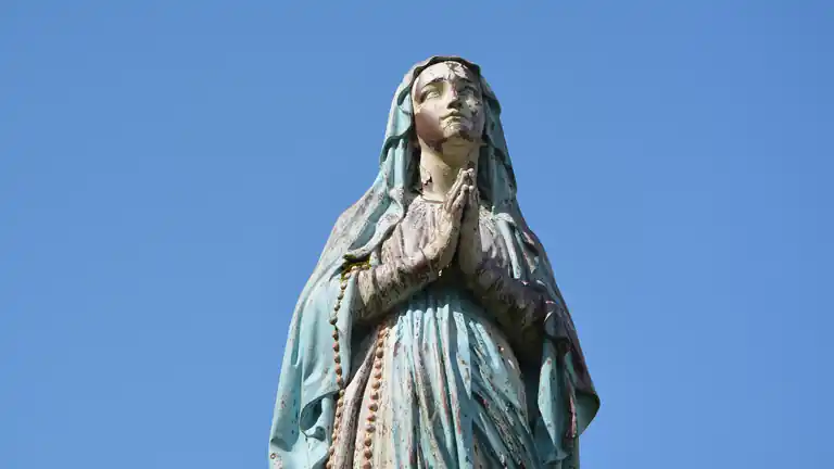 Stati Uniti In una chiesa la statua della Madonna sbatte le palpebre