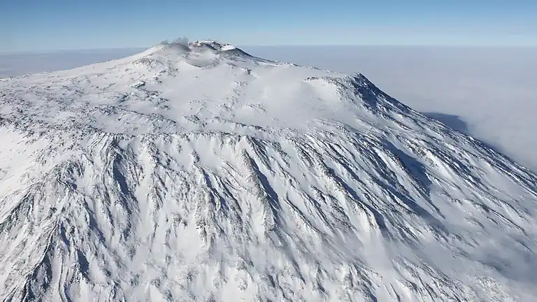 Antartide: Il Monte Erebus erutta oro ogni giorno