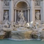 Fontana di Trevi Dove Finiscono i Soldi Lanciati dai Turisti
