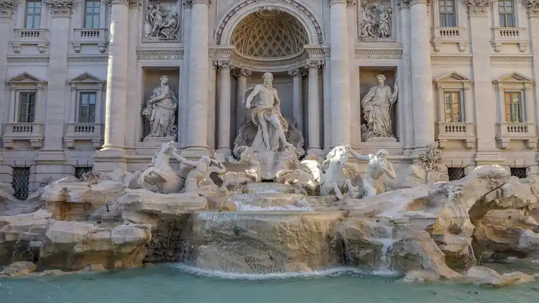 Fontana di Trevi Dove Finiscono i Soldi Lanciati dai Turisti