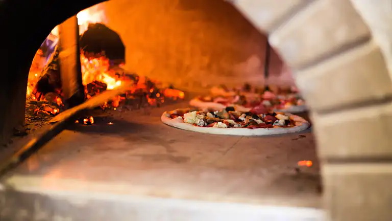 Cliente spara alla cassa di un ristorante per colpa del cuoco