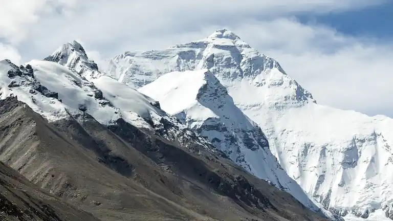 Come mai Everest continua a crescere