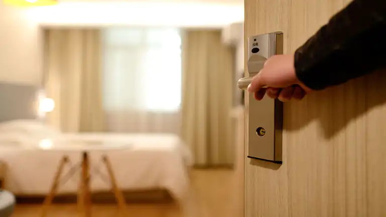 Cosa puoi legalmente portare via gratuitamente da una camera di albergo