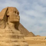 Perchè alle statue egizie manca sempre il naso