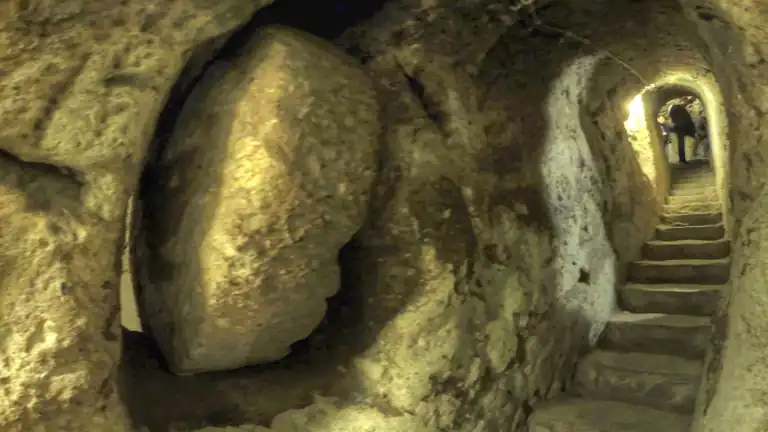Derinkuyu Una Metropoli Sottoterra Scoperta per Caso