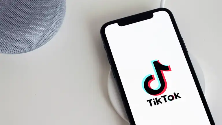 In Francia i genitori fanno causa a TikTok