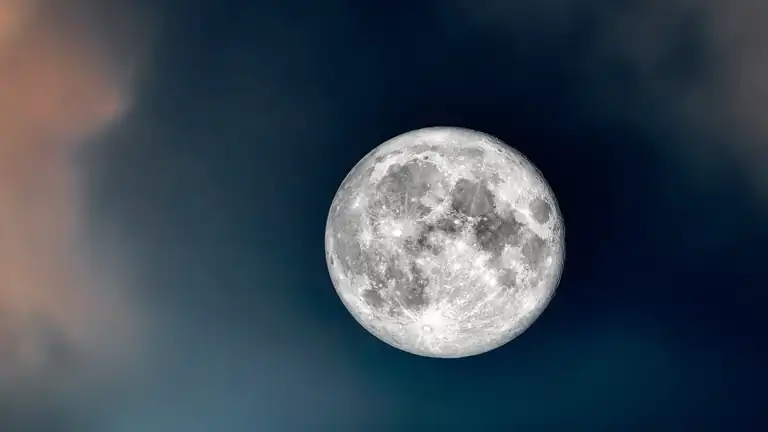 La Luna si Allontana dalla Terra Ecco Come Cambia il Tempo sul Nostro Pianeta